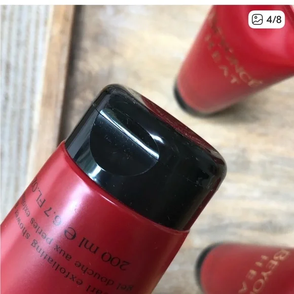 HOLD for RITA- Set of 4 Beyoncé Heat Pearl Exfoliating Shower Gel - Picture 5 of 8